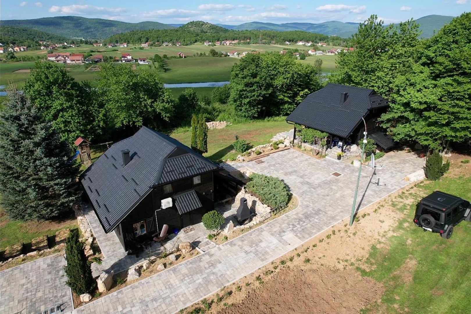 Woodenhouse With Two Apartments Otočac Eksteriør billede