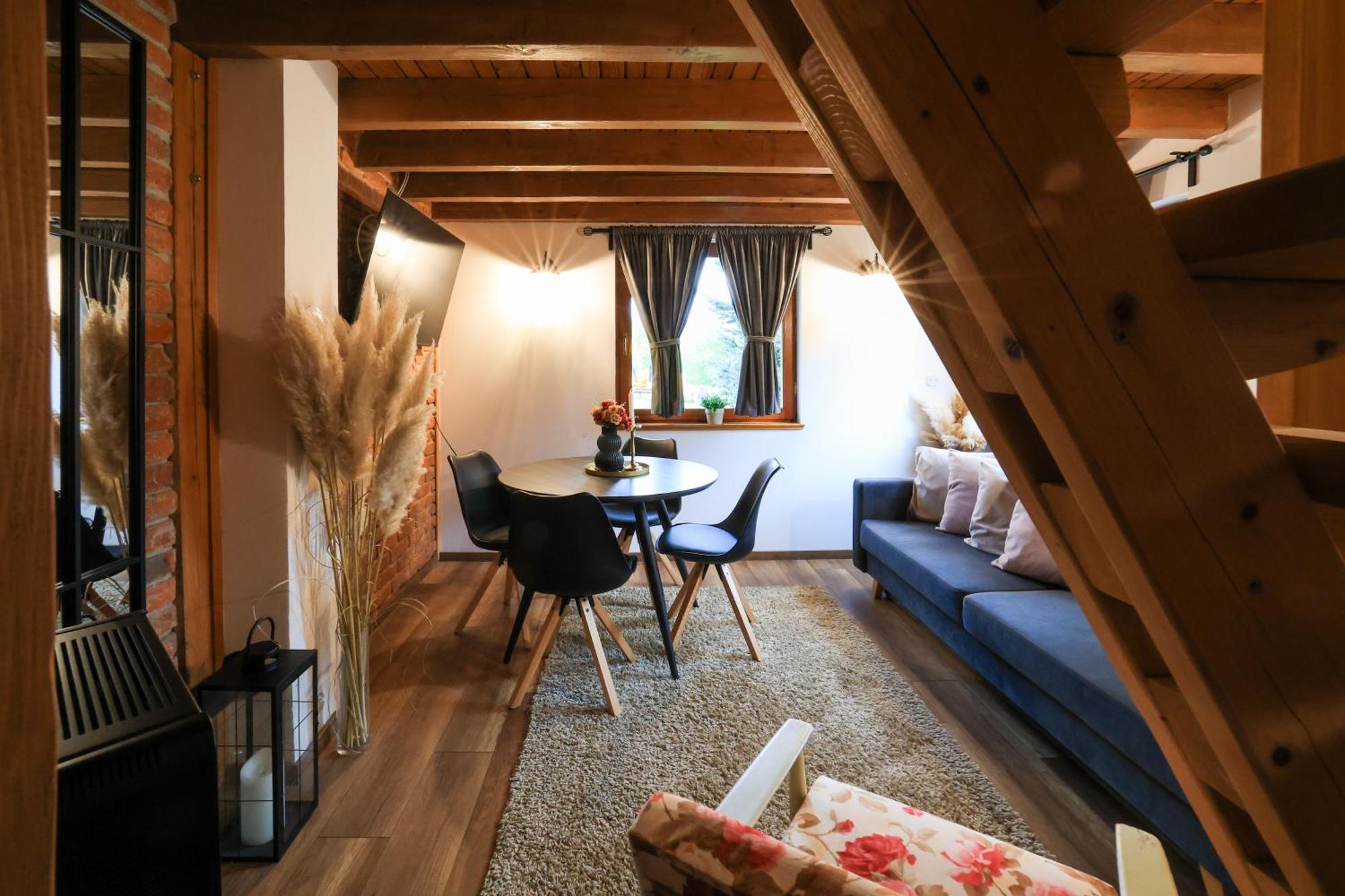 Woodenhouse With Two Apartments Otočac Eksteriør billede